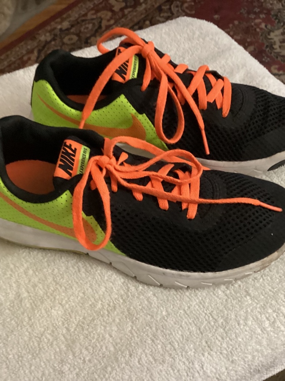 Girls Nike Sneakers, Tennis shoes, green, black, 3.5